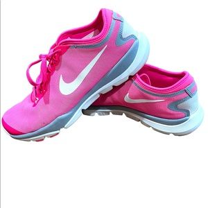 Pink Nike flywire training shoes size 9